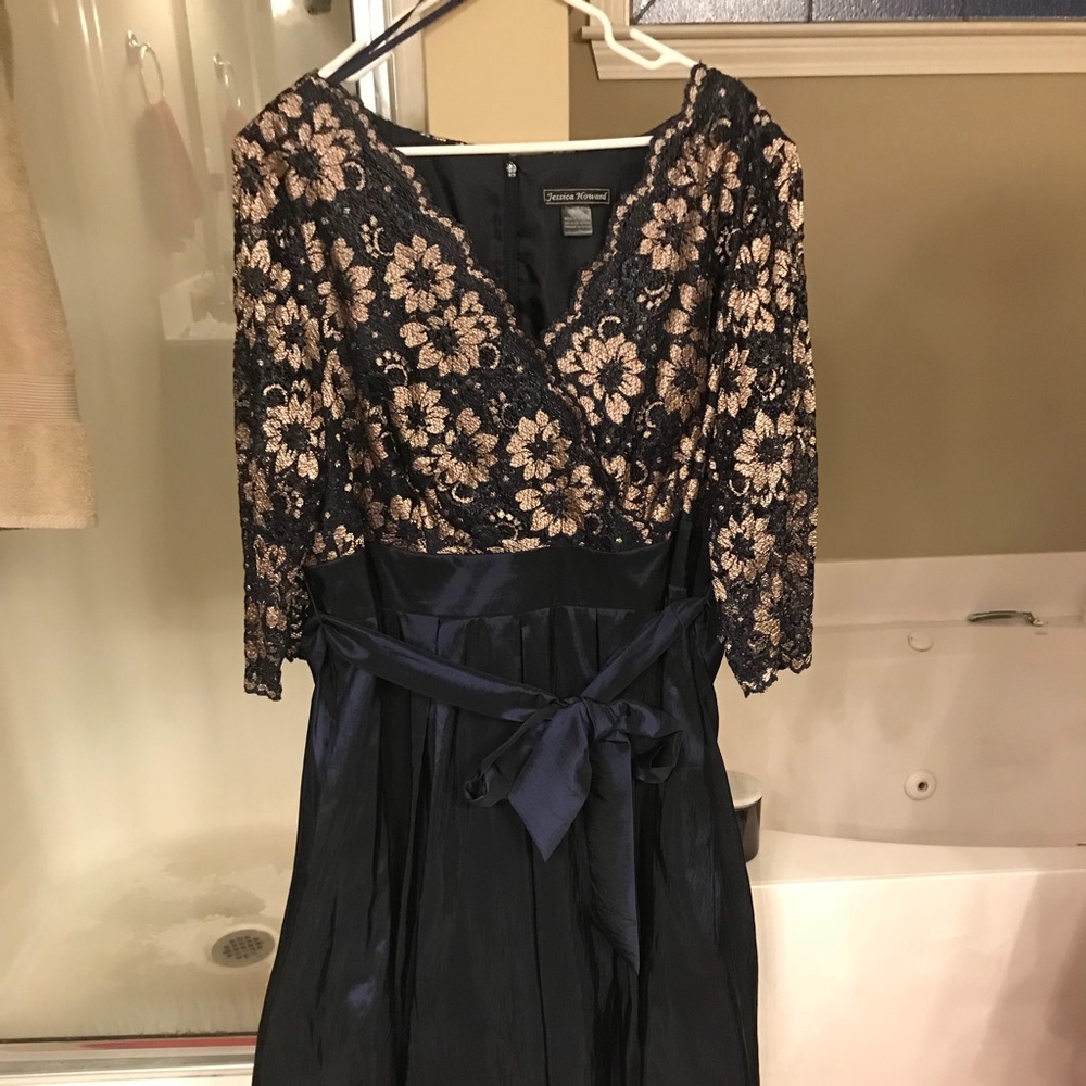 Beautiful Jessica Howard gown - only worn once.